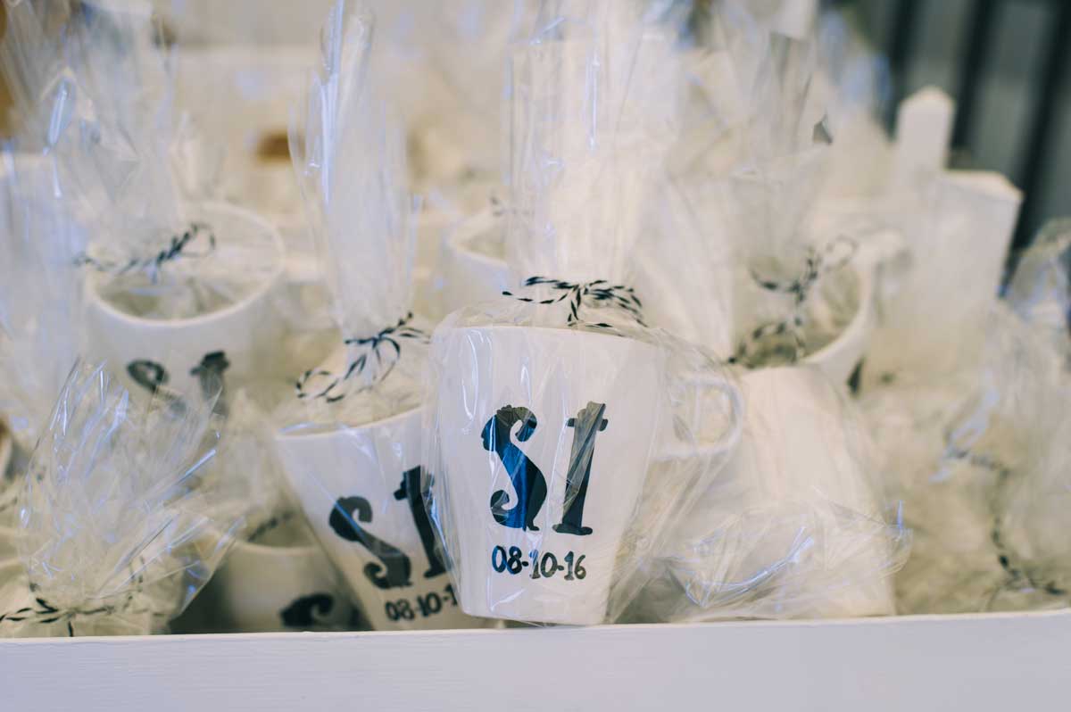 Tazas personalizadas a mano. Regalo para invitados